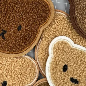 Süßer Bär Frottee Stickerei Aufnäher für DIY Kleidung Accessoires und modische Dekoration.
