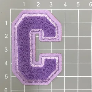 Lila Buchstabe C Chenille gestickter Aufnäher, DIY Alphabet Applikation für Kleidung