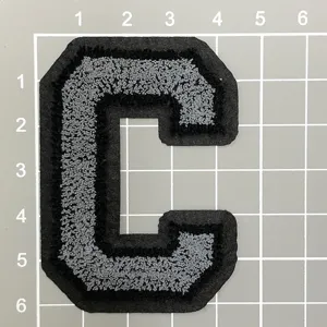Chenille College Letter C Aufnäher gesticktes Applikation für Kleidung Jacken DIY Abzeichen.