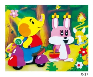Gedetailleerd overzicht van EVA-schuimstickers knutselset met schattige dierenscènes en kleur.