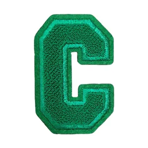 Grüner Chenille Buchstabe C Aufnäher Stickerei Applikation für Kleidung Accessoires