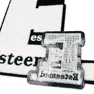 Schwarz-weißer gestickter Buchstabe E Stoffaufnäher, Handtuch-Stickerei DIY-Bekleidungszubehör.