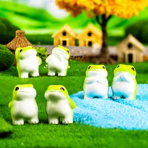Cute resin frog miniature figurines for car dashboard and desktop decoration, creative set.
