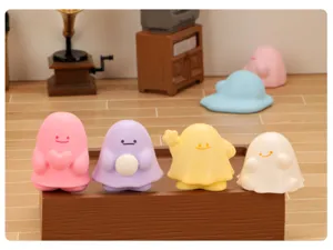 Set di mini figurine di fantasmi in resina, perfette per decorare scrivania e micro paesaggio.