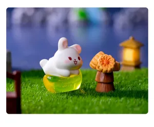 Miniature figurine de lapin mignon vue détail, résine micro paysage décoration bureau