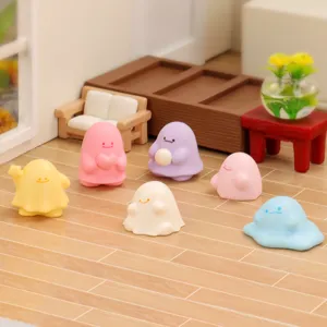 Set di mini figurine di fantasmi di cartoni animati colorati carini per la casa delle bambole.