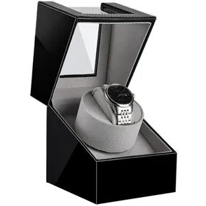 Scatola caricaorologi automatica per un orologio in pelle PU nera con interno in velluto grigio.