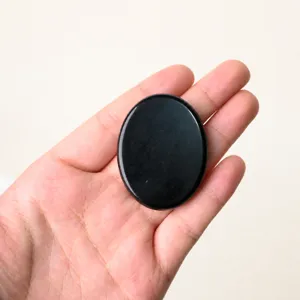 Pierre d'inquiétude en cristal noir naturel massage de paume gemme de guérison pour stress