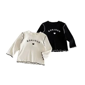 T-shirt a costine a manica lunga per neonata con bordo arricciato e stampa di lettere.