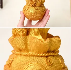 Gouden kristallen geldzak ornament detailweergave met prachtige textuur en uniek ontwerp.
