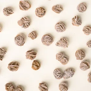 Campione di pietra grezza in cristallo minerale di rosa del deserto collezione