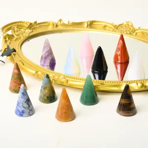Support de bague en cristal naturel pour le rangement de bijoux et la présentation de bureau.