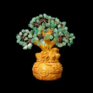 Kleine kristallen geldboom feng shui geluksboom met gouden zakbasis en groene stenen.