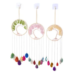 Natuurlijke kristallen levensboom dromenvanger met kleurrijke agaat hangers voor wanddecoratie.