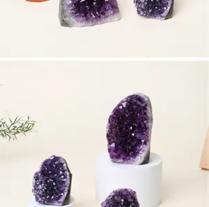 Geode de cristal d'améthyste naturelle pour la décoration de table de bureau.