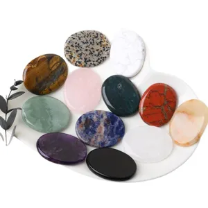 Ensemble de pierres de paume en cristal naturel, pierres ovales polies pour méditation.