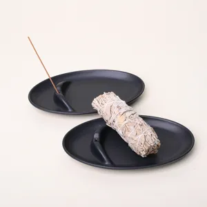 Schwarze Keramik Raeucherstaebchenhalter Schale Set fuer Palo Santo und weissen Salbei Aroma.