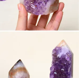 Amas d'améthyste naturelle et pilier hexagonal poli, idéal pour la décoration intérieure.