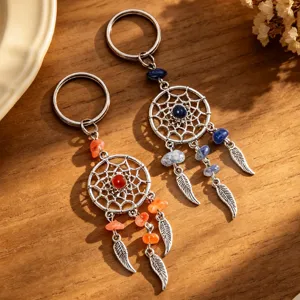 Porte-Clés Attrape-Rêves en Gravier de Cristal Naturel Pendentif Glands de Plumes en Métal Charme de Pierre de Cristal Fait Main Décoration Suspendue de Sac