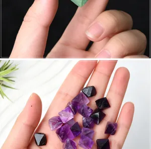 Campione minerale di ottaedro di fluorite di cristallo naturale vista dettagliata.