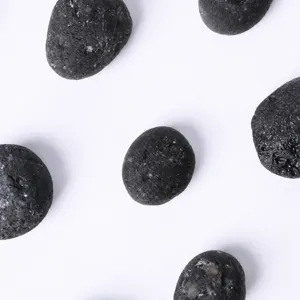 Natürlicher schwarzer Vulkanstein Rohmineral-Proben für Aromatherapie und Landschaftsdekor.