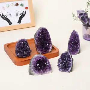 Ensemble de grappes de cristaux d'améthyste naturelle Décoration de pierres brutes de bureau