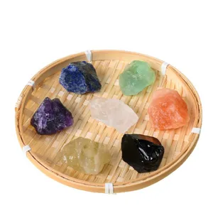Natuurlijke kristal ruwe steen monster kleurrijke edelsteen set voor energie genezing decor.