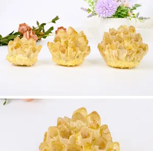 Dettaglio del cluster di cristallo di citrini naturali che mostra la consistenza gialla.