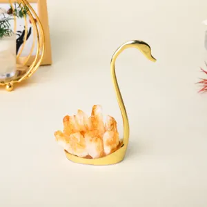 Prachtige gouden zwaan kristal cluster ornament desktop ruwe steen aroma diffuser decoratie.