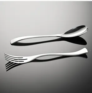 Set de couverts de service en acier inoxydable, cuillère et fourchette élégantes pour hôtel.