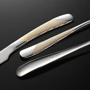 Set di posate in acciaio inossidabile con manico a nido d'ape dorato, posate da cucina premium.