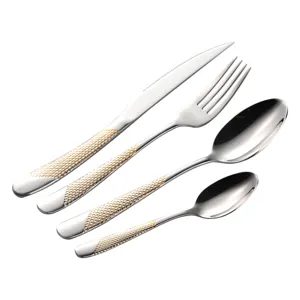 Set di posate in acciaio inossidabile da 4 pezzi con manici testurizzati dorati tavola.