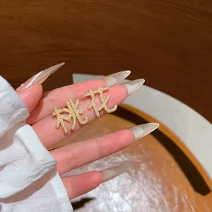 Nuovi orecchini di perle con fiore di pesco, zirconi squisiti, stile elegante e versatile.
