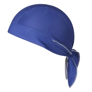 Detailansicht des blauen atmungsaktiven Mesh-Fahrradkopftuchs, elastische Sport Piratenmütze.