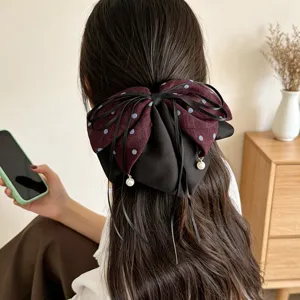Französischer Vintage Polka Dot Haarschleife Krallenclip mit Perlen für elegante Frisuren.