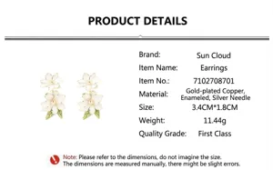 Eleganti orecchini gardenia smaltati, ramati dorati con aghi in argento 925 per donne.