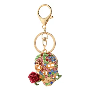 Strass Totenkopf Schlüsselanhänger mit roter Rose, glänzender Kristall Metall Taschenschmuck