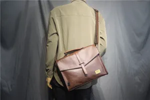 Borsa a tracolla marrone da uomo e elegante valigetta da lavoro con tracolla regolabile.
