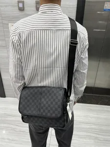 Sac bandouliere homme carreaux noir gris style decontracte sacoche pour usage quotidien