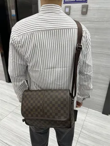 Sac messager a motif damier marron pour hommes sac bandouliere elegant en cuir PU