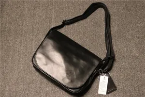 Retro men's black messenger shoulder bag, casual fashion versatile crossbody flap bag.