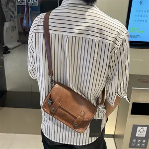 Borsa a tracolla rétro in pelle marrone da uomo, elegante borsa casual con patta e tracolla.