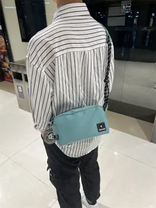 Canvas crossbody bag for men and women, casual daily shoulder bag with adjustable rope strap.