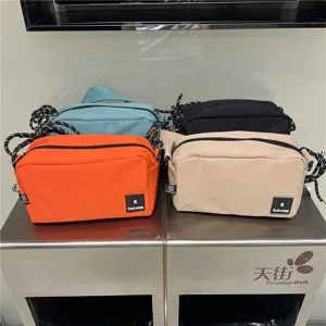 Casual canvas crossbody bag for men and women, stylish commuter shoulder bag in multi colors.