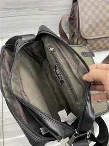 Sac bandoulière homme en cuir PU noir avec plusieurs compartiments sacoche pratique