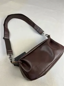 Men's vintage brown crossbody bag, casual PU leather shoulder bag with wide adjustable strap for daily use.