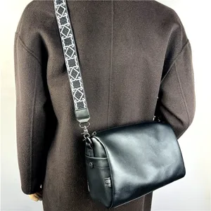 Sac Bandoulière Homme en Cuir Souple Décontracté Mode Quotidien Sac à Épaule Poches Multiples Tendance