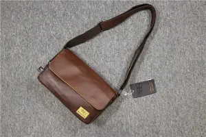 Borsa a tracolla marrone da uomo, borsa vintage in pelle PU con patta stile casual e chic.