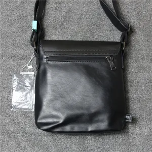 Men's vertical crossbody shoulder bag, casual soft leather messenger bag for daily use.