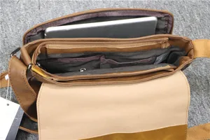 Vista dettagliata degli scomparti interni della borsa a tracolla in pelle PU marrone.
